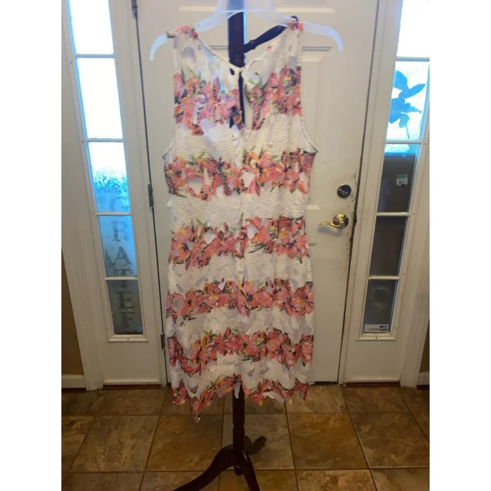 Women's Bisou Bisou Floral Dress Size 16 White Pink - Image 6