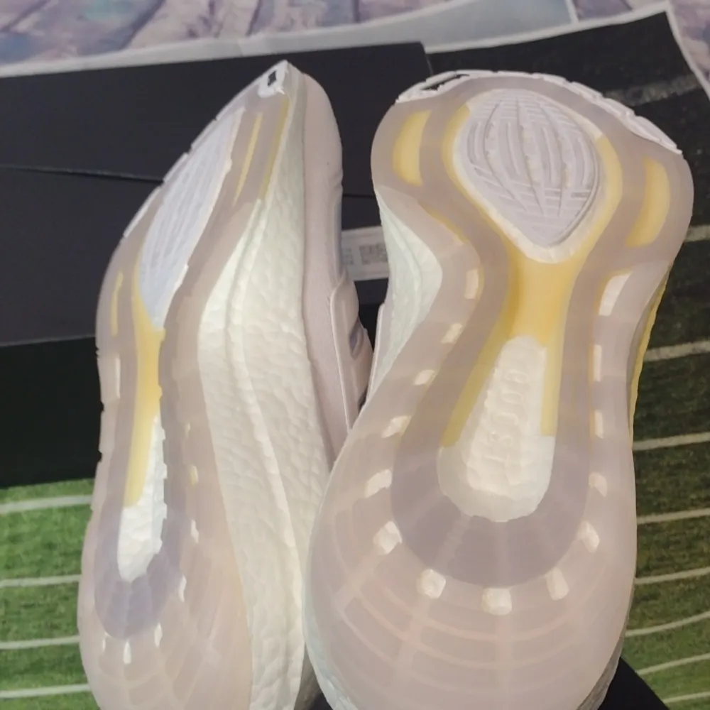 Adidas Ultraboost 21 W lavender running shoes size 9.5 - Image 6