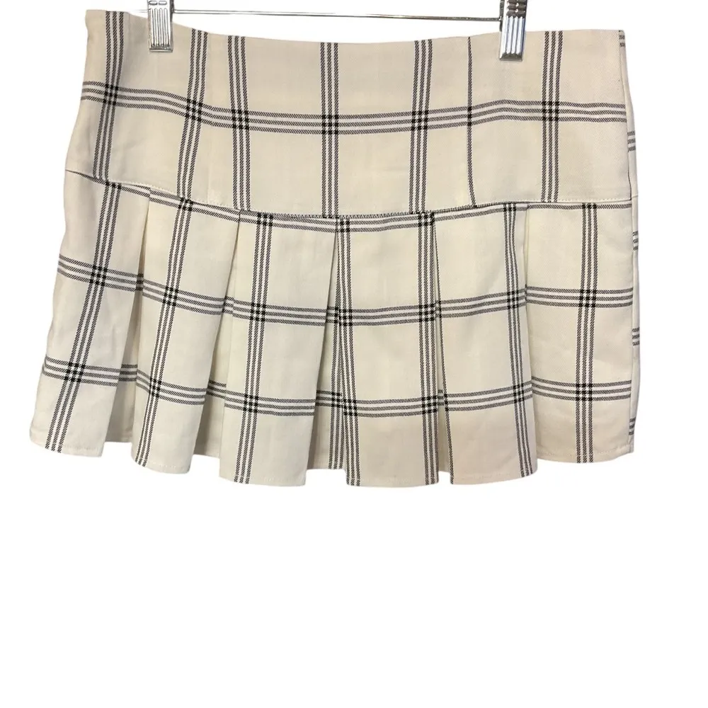 Aeropostale Women's Plaid Pleated Mini Skirt Cream‎ Black Size M Schoolgirl NWT - Image 3