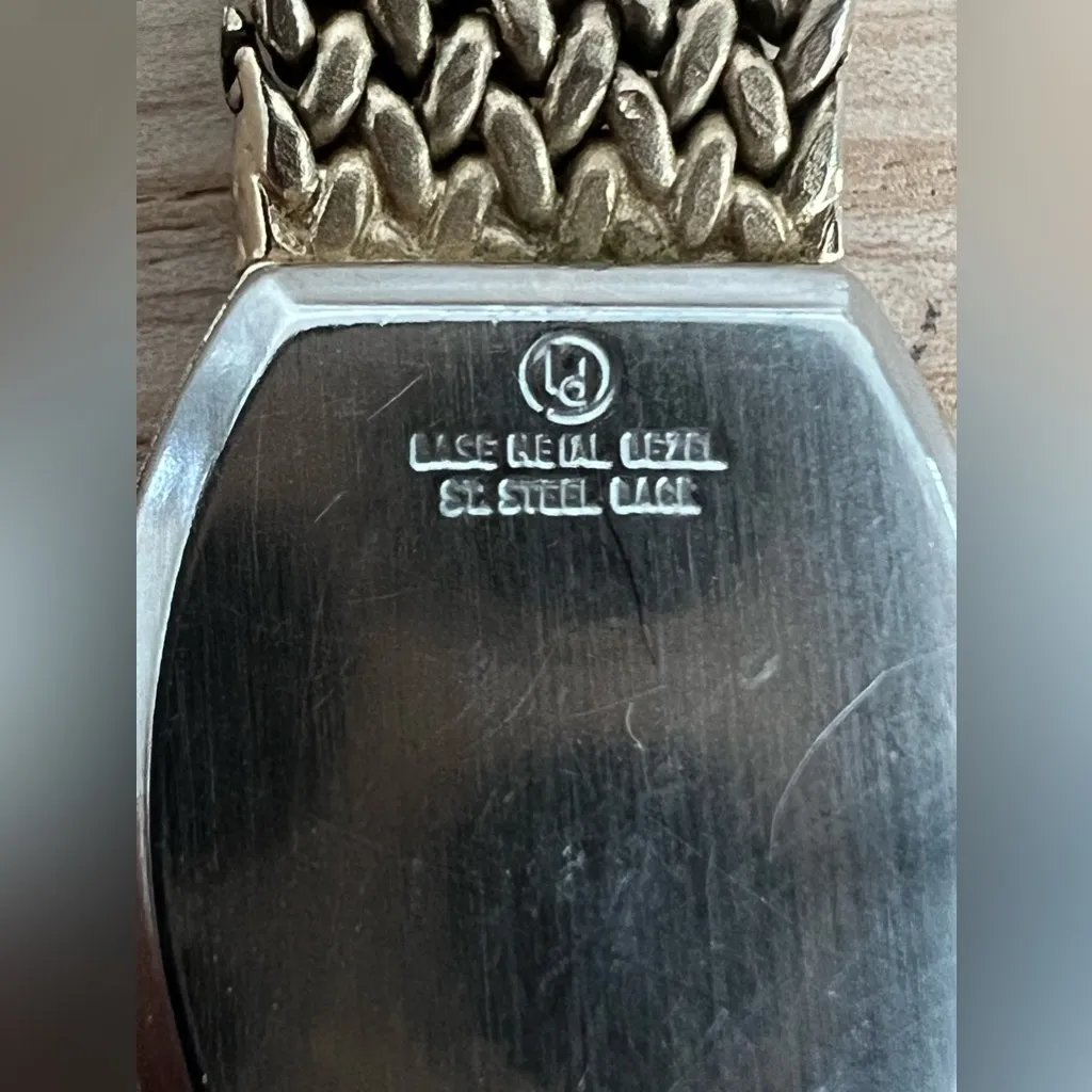 Gruen 17 Jewels Vintage Ladies Watch Mechanical Winding Gold - Image 9