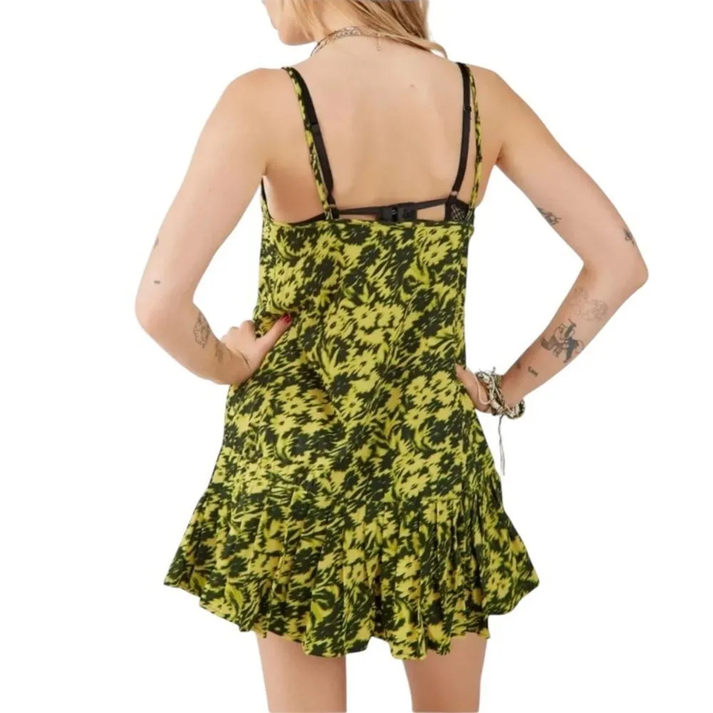 NWT Urban Outfitters Camille Floral Black Green Ruffle Hem Dress Large - Image 2