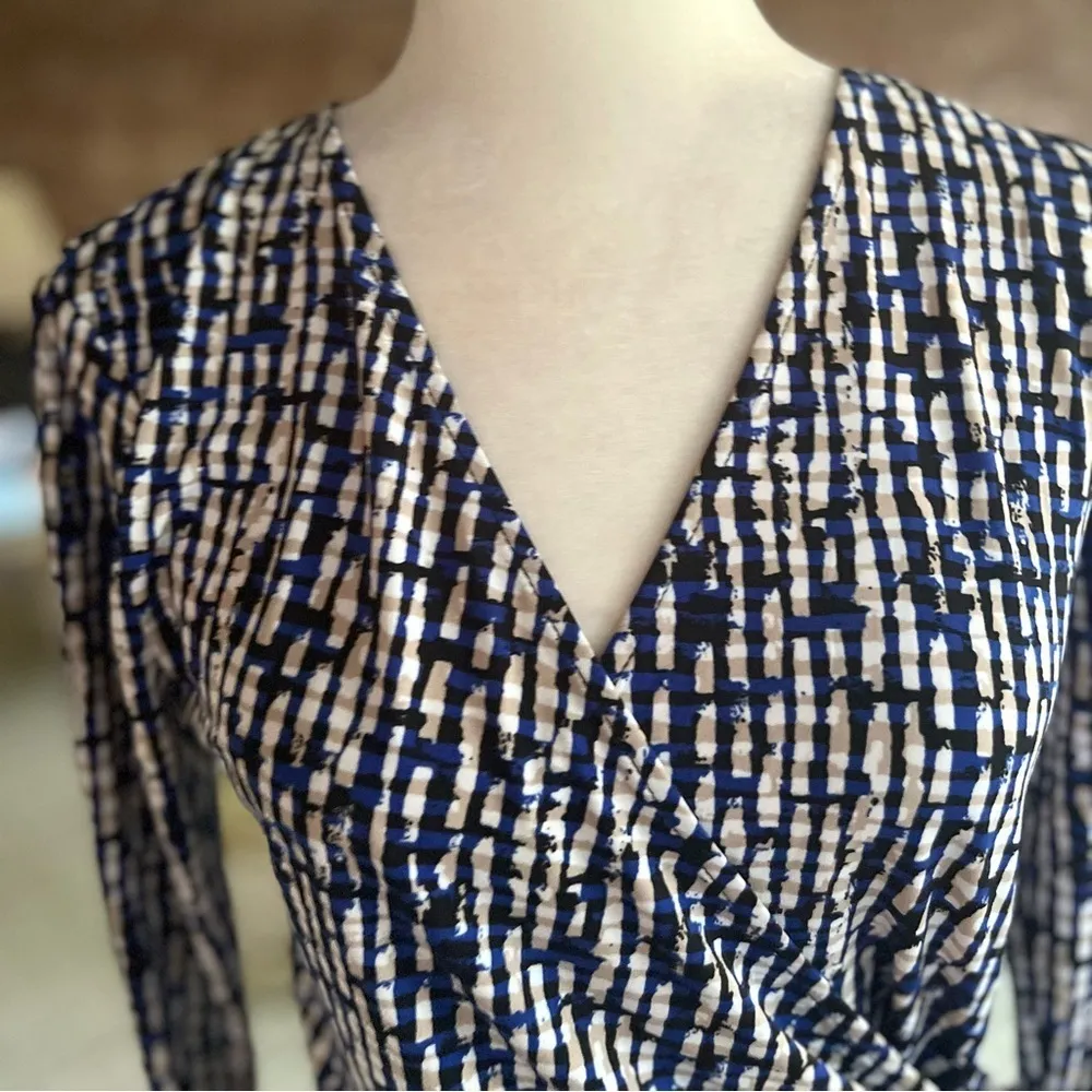 Evan Picone Top Blue Faux Wrap Long Sleeve XS Stretch Knit Dressy Tie Waist Geo - Image 3