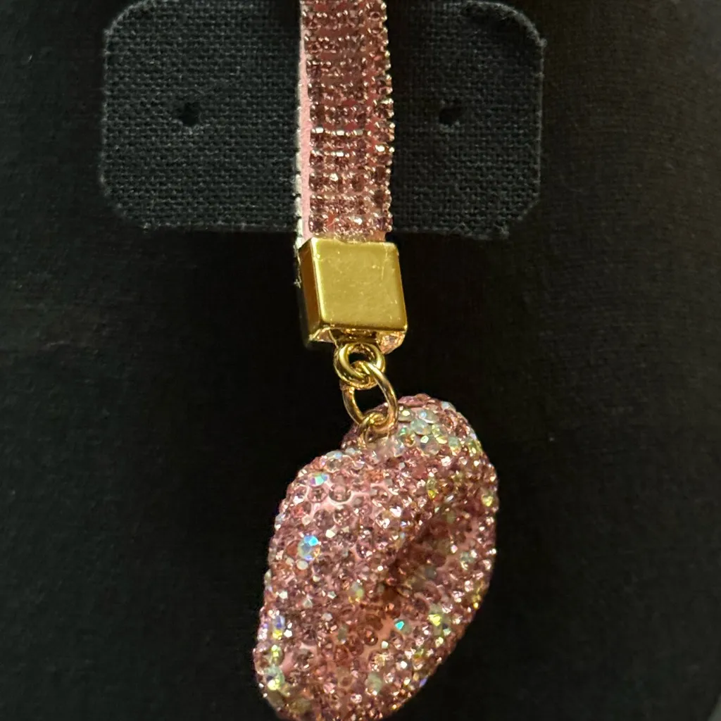 Sparkling Rhinestone Lip Keychain - Image 2