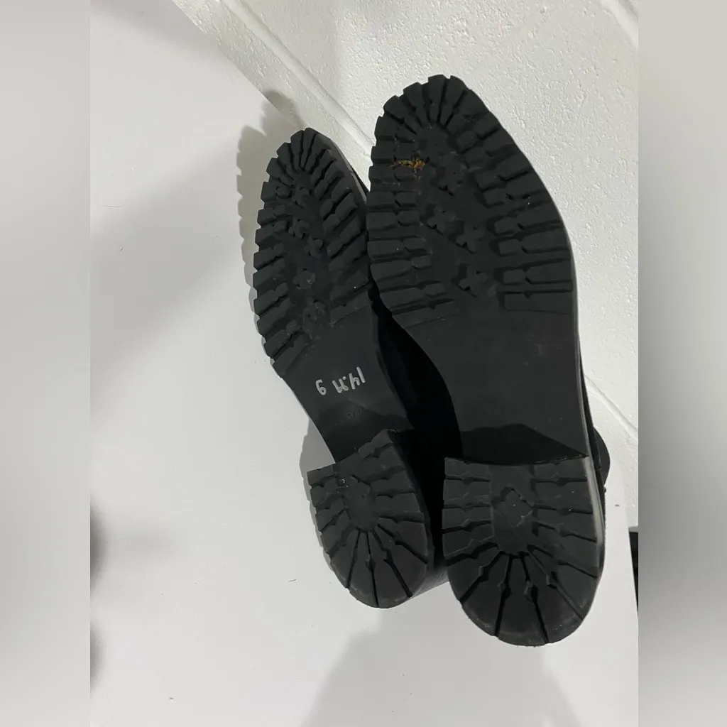 Elegant Black Suede Ankle Boots Ann Taylor - Image 7