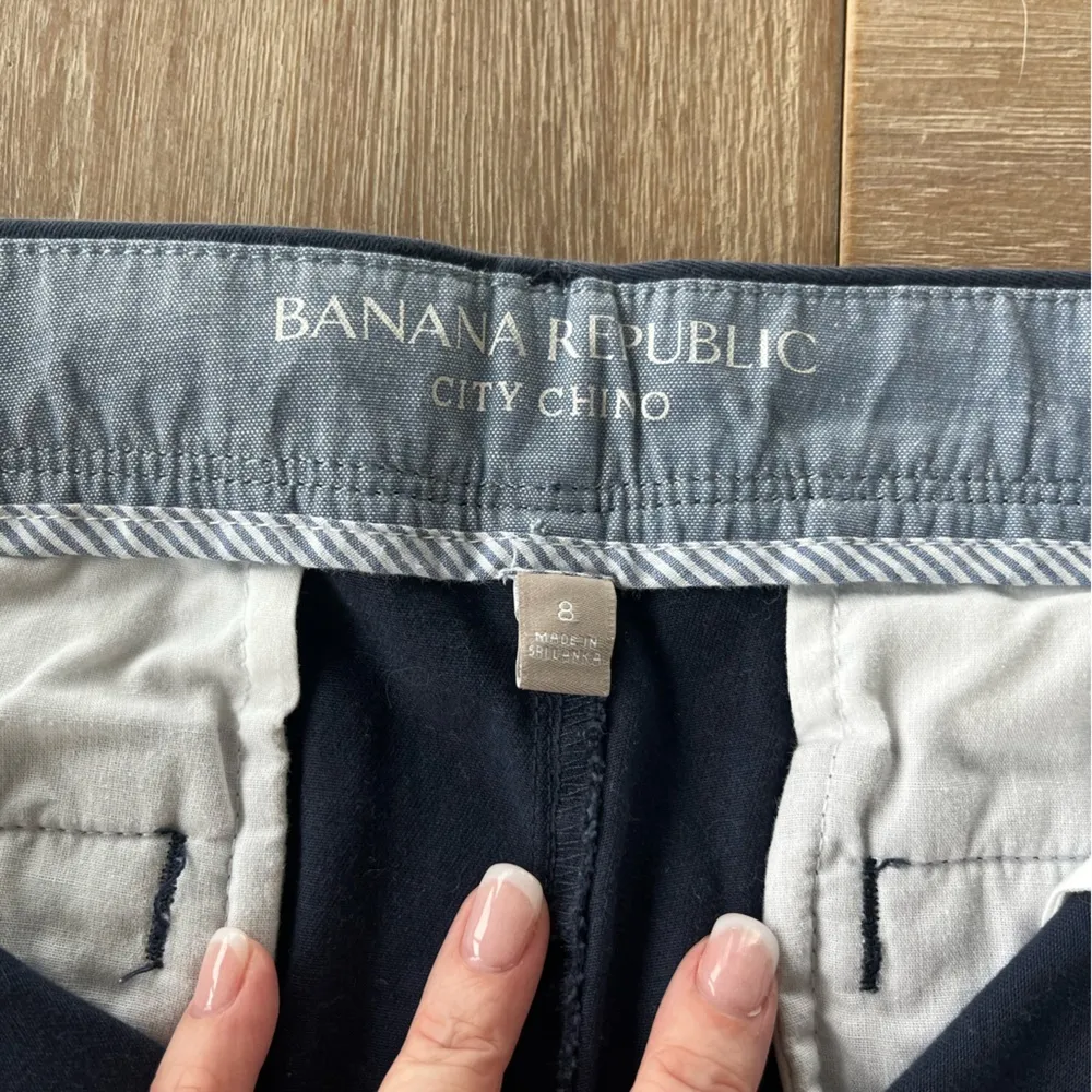 Banana Republic navy shorts - Image 3