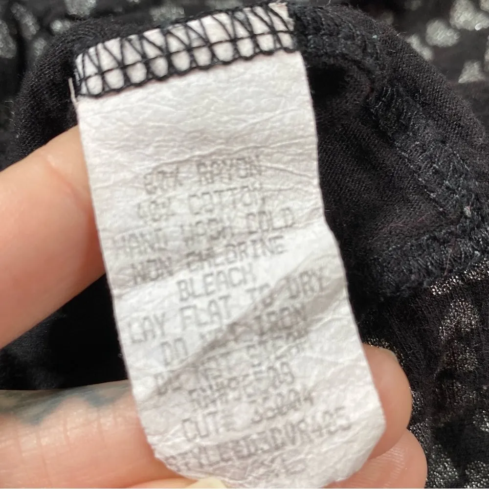 Vintage Y2K Fang Spaghetti Strap Metallic Heart Fan Print Top Size L/XL Black - Image 9