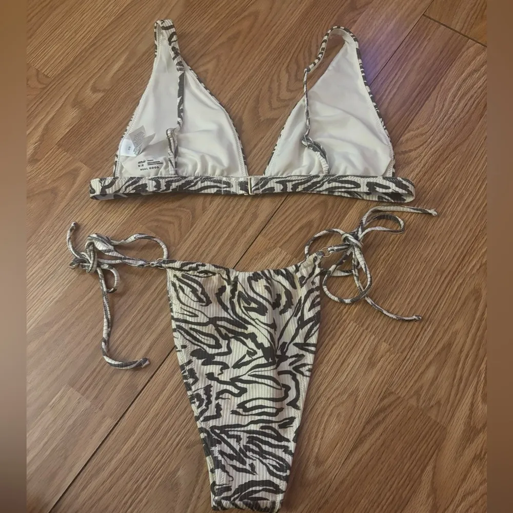 Bikini Set Size Medium - Image 4