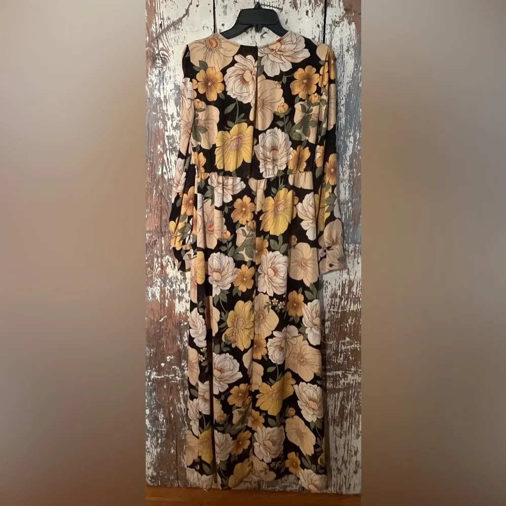 Forever 21 Sheer dress size Medium, floral pattern - Image 5