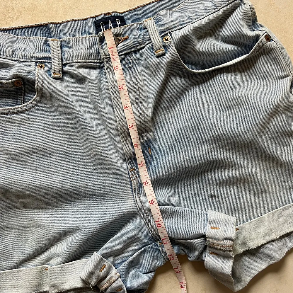 Vintage GAP Women's High Waisted Cuff Denim Jean Short Light Wash Size 10 - Image 9