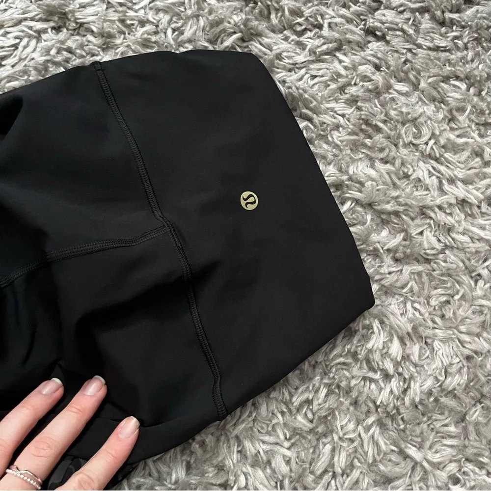 Lululemon limited edition gold logo wunder under 25” leggings size 0 - Image 6