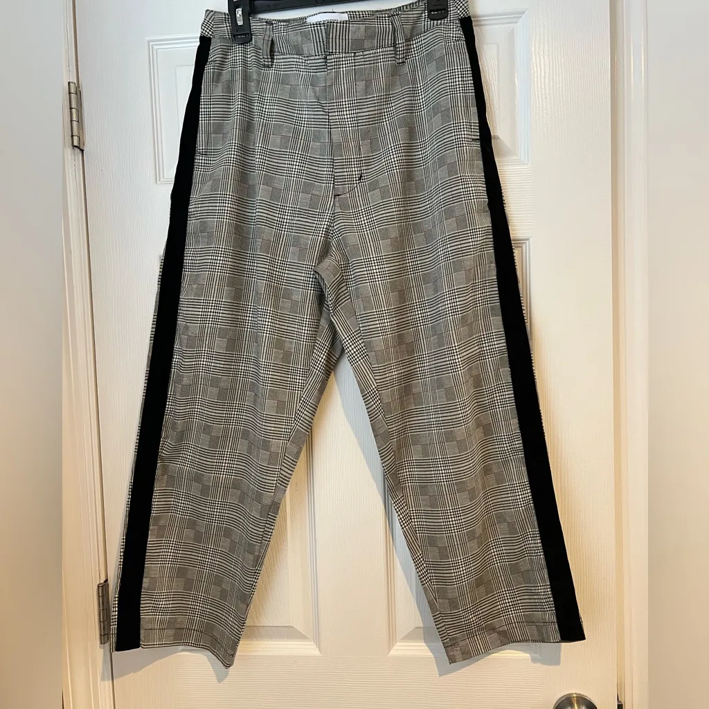 Urban Outfitters Women's Size 32 Plaid  Gray Black Velvet Side‎ Stripe Pants - Image 3