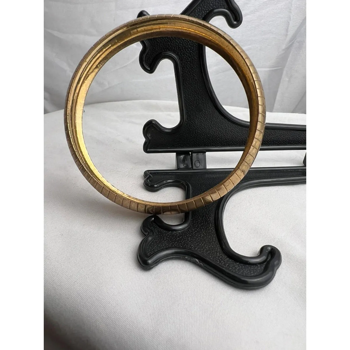 Vintage gold toned quiet luxury bangle bracelet - Image 3