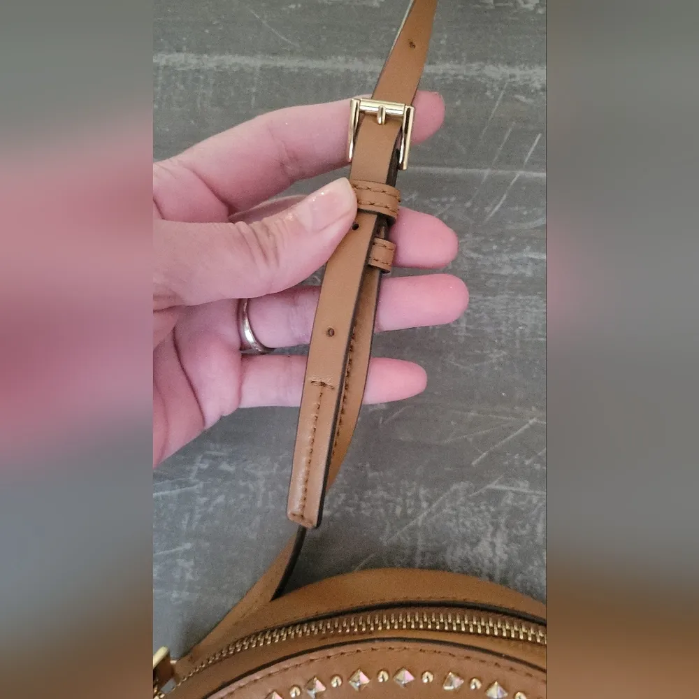 Michael Kors Crossbody Leather Canteen Bag in Acorn - Image 7