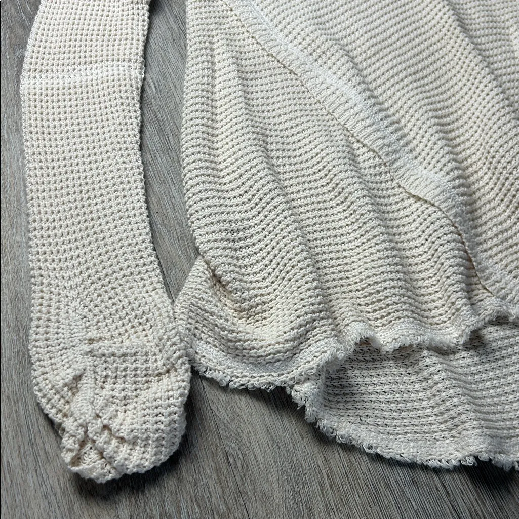 Free People Honeycomb Knit Cold-Shoulder Hi-Low Sweater Size Large - Image 7
