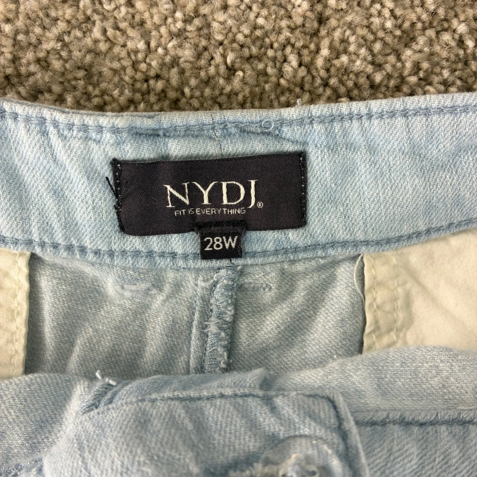 NWT NYDJ Women's Relaxed Denim Shorts Plus Size 28W Light Wash Pleated Front - Image 7