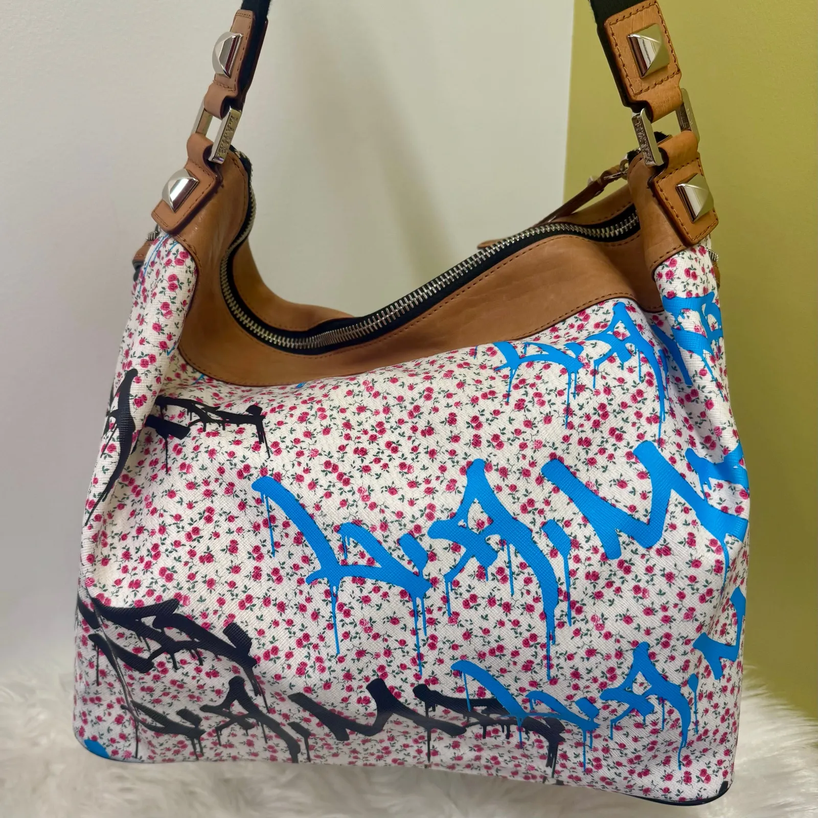 L.A.M.B. Gwen Stefani Y2K VTG Ditzy Floral Graffiti Hobo Grandvale Handbag - Image 4