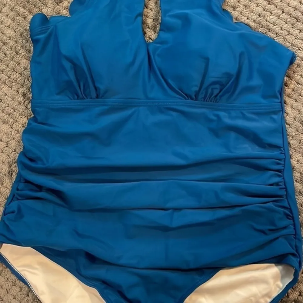 Women's Halter Teal Criss Cross Tie Back Ruched Swimsuit Size Large NWT #0718 - Image 2