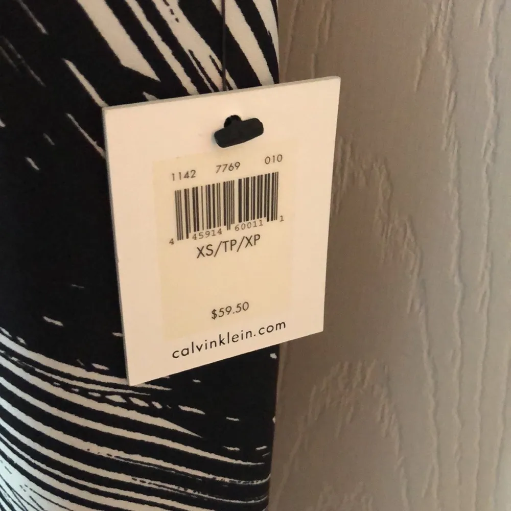 Calvin Klein top, new with tag - Image 5