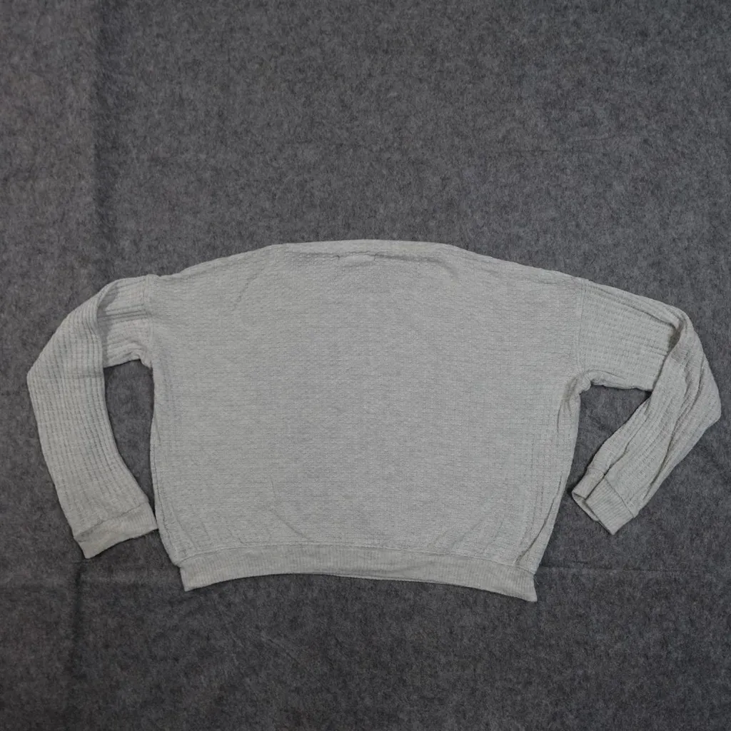Velvet by Graham & Spencer Light Gray Waffle knit Long Sleeve Top Small - Image 4