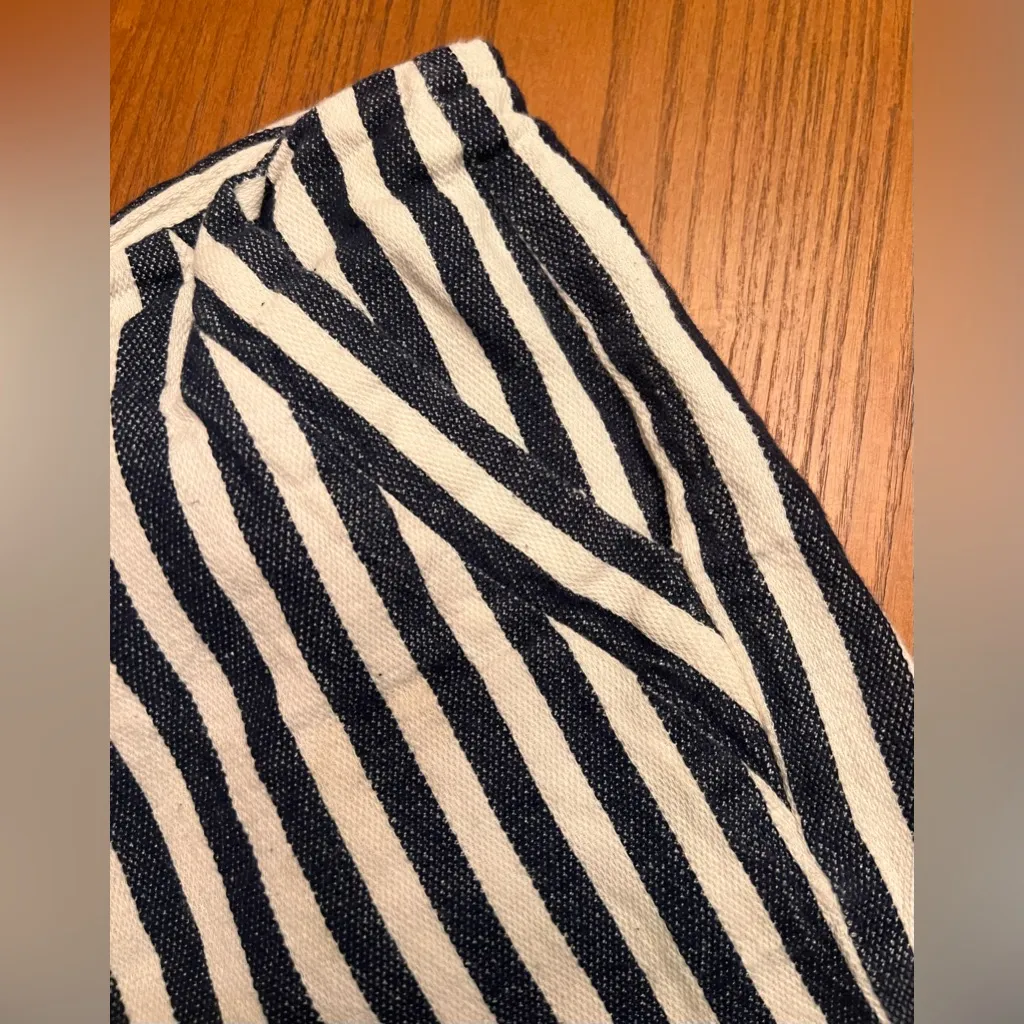 Banana Republic Factory Navy Blue & White Striped Linen 3.5” Shorts Size 8‎ - Image 3