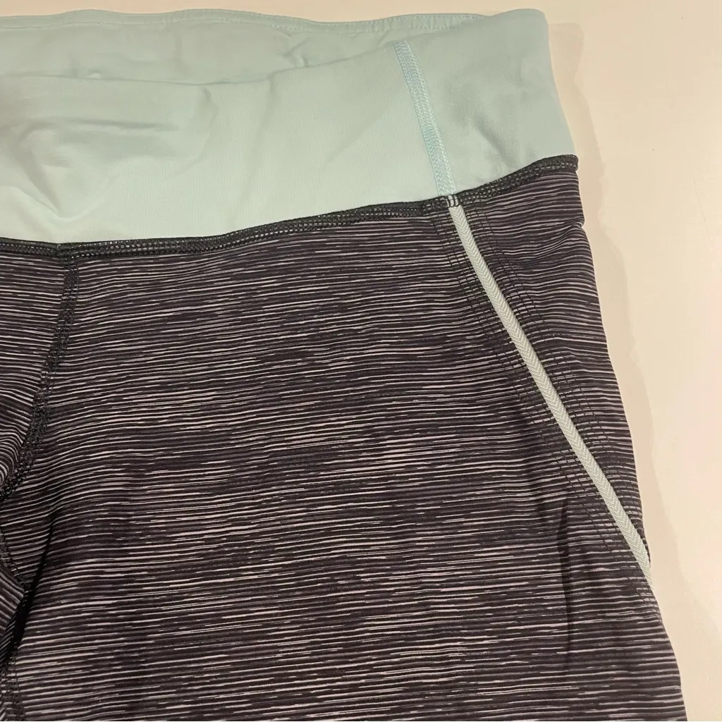 Lululemon Run Excel Crop Legging Women 8 Black Light Green Waistband Activewear - Image 3