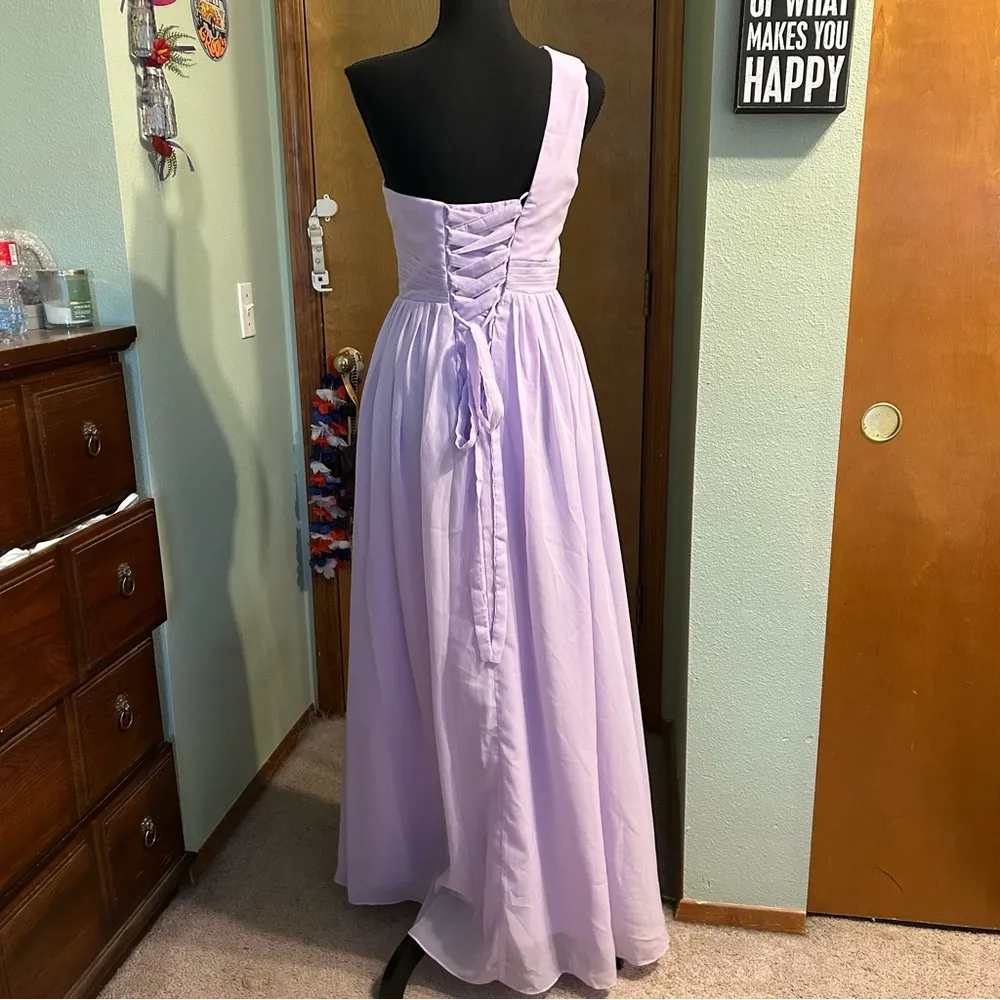 NWOT lavender one shoulder bridesmaid dress with side cutout and slit size 2 Purple - Image 3