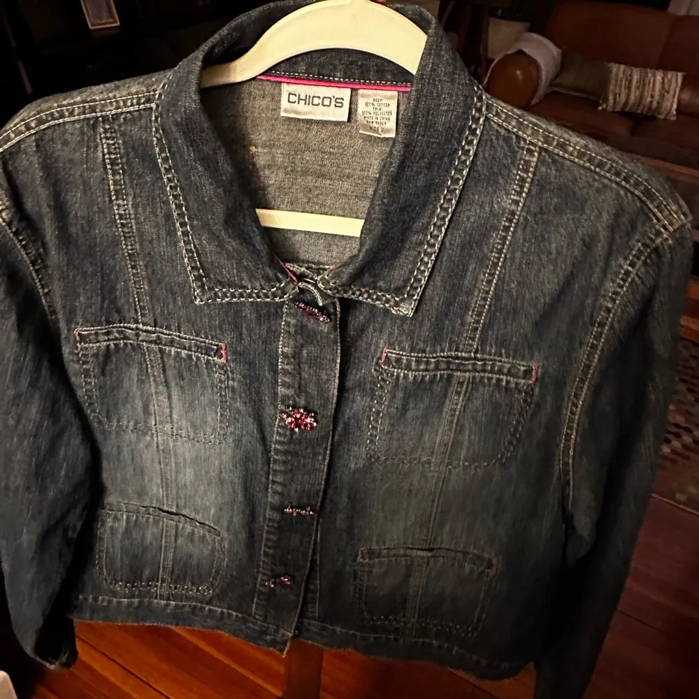 Chicos Lightweight Denim Jacket with removable Floral rhinestone Buttons Sz 12 L - Image 8