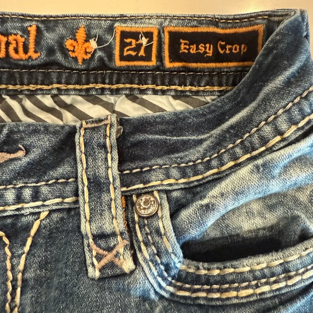 ROCK REVIVAL Hettie Stretch Cropped Jean Distressed Bling Pockets Size 27 - Image 5