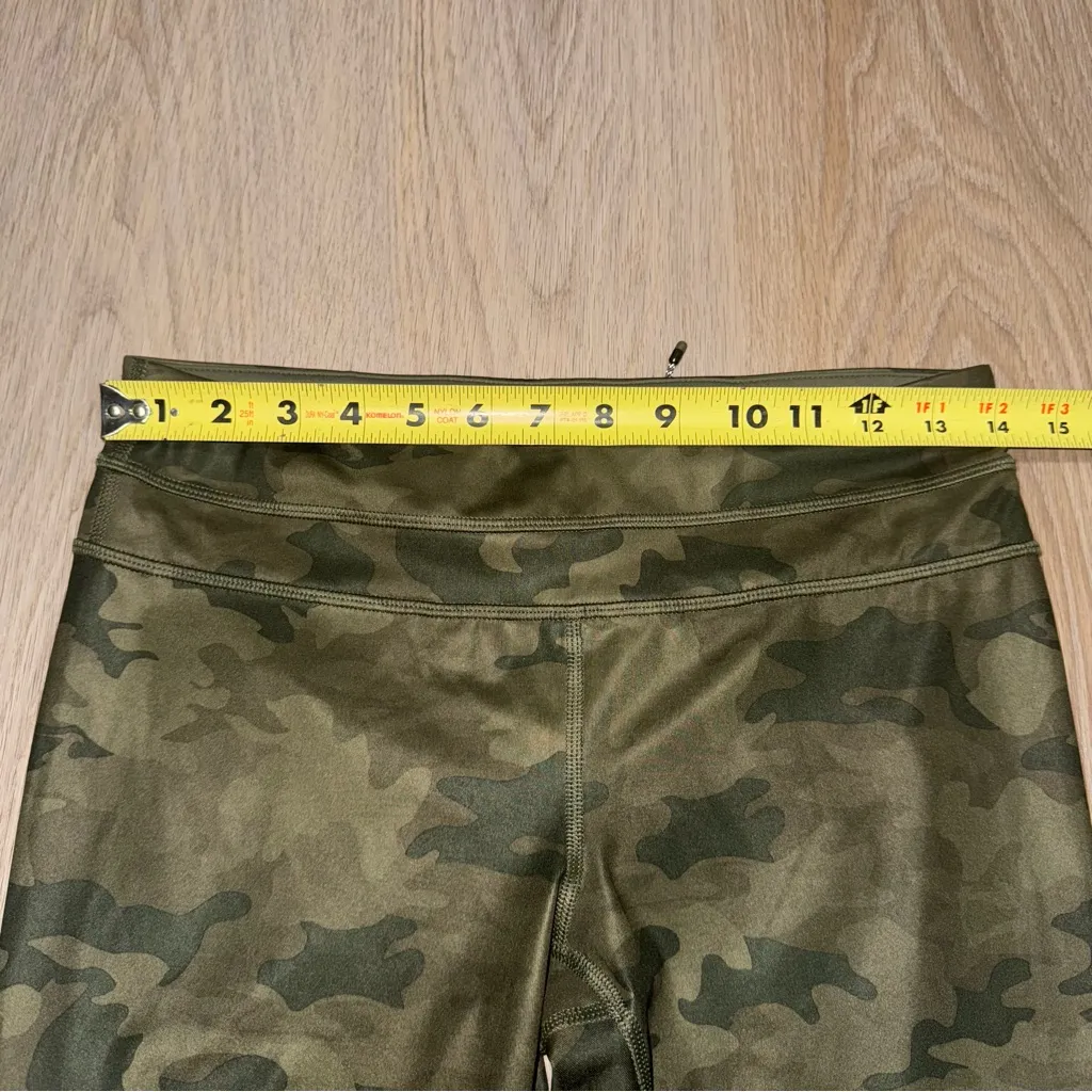 Lululemon Run Inspire Crop II *All Luxtreme Savasana Camo Fatigue Green - Size 6 - Image 8