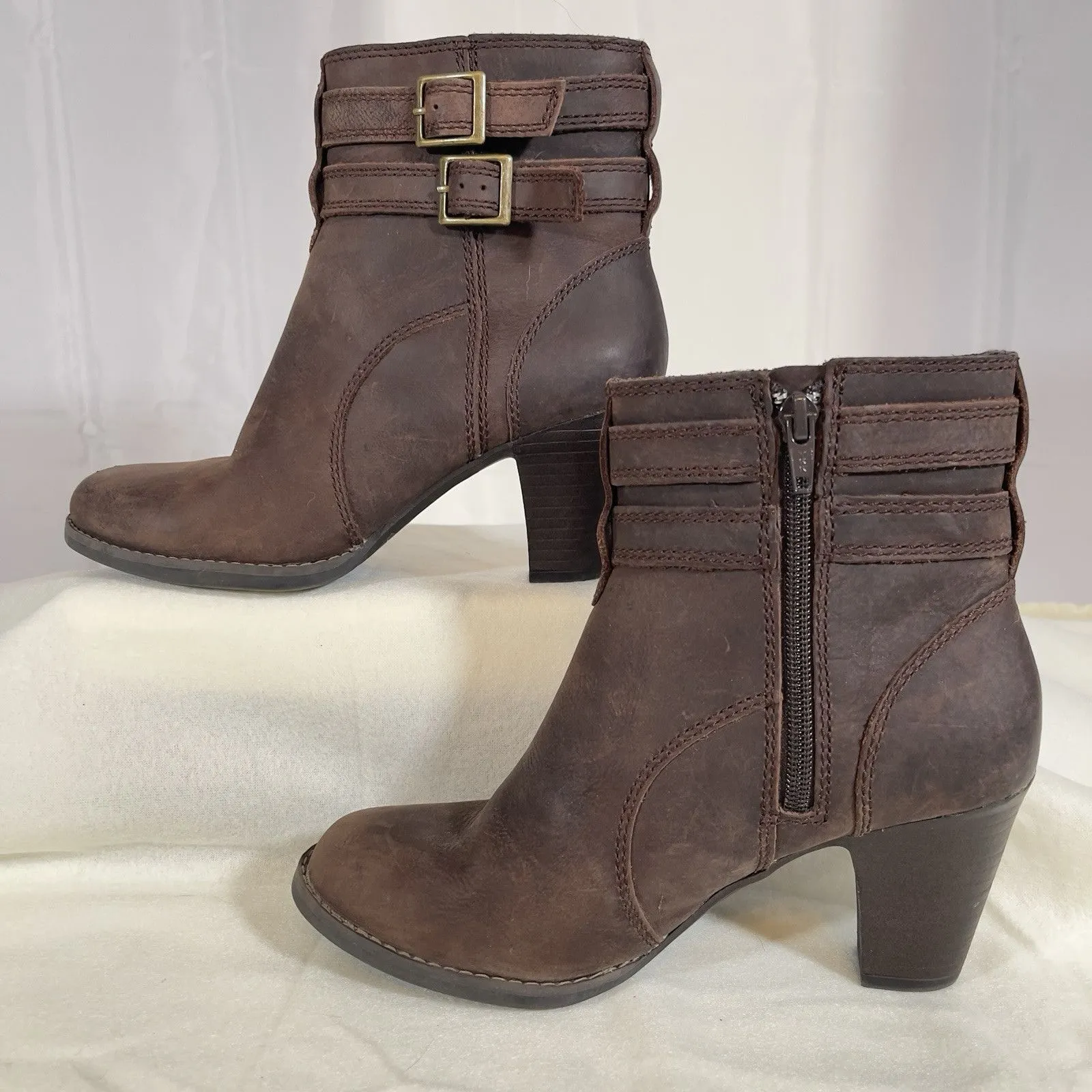 Clark’s Brown Leather Zip High Heels 2” Ankle Boots Bootie Casual Sz 7M Buckles - Image 2