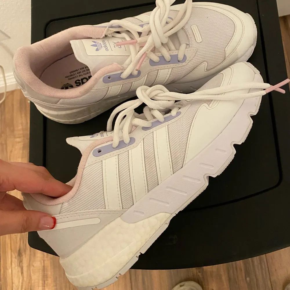 women sneakers size 7.5 - Image 4