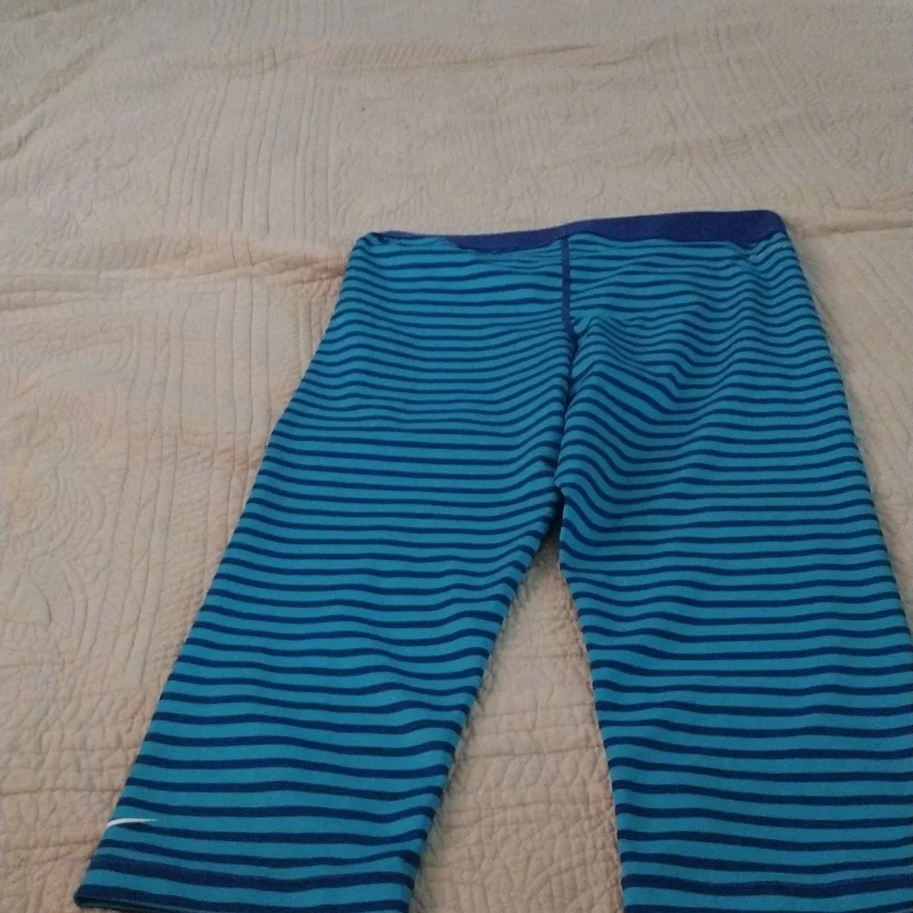 Nike Pro Striped Capri Leggings SIZE L - Image 4