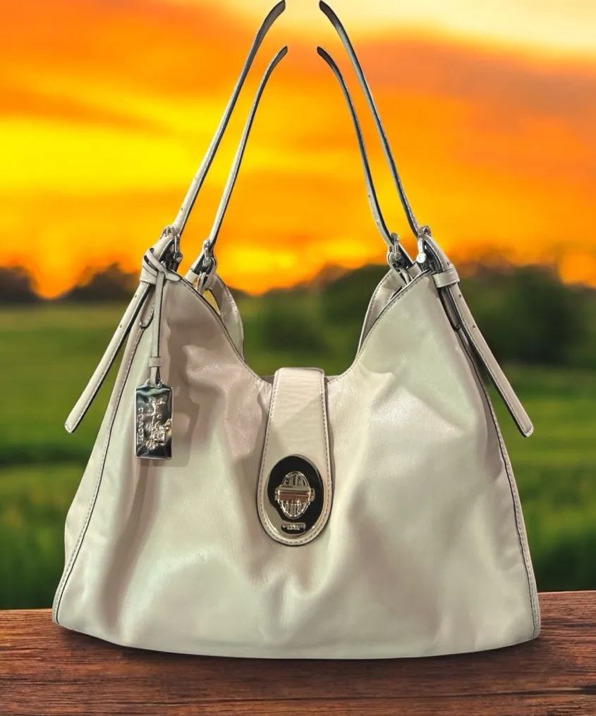 Coach Cream and Gold Hobo Bag with BUTTER SOFT LUXURIOUS LEATHER VERY CLASSY - Image 2