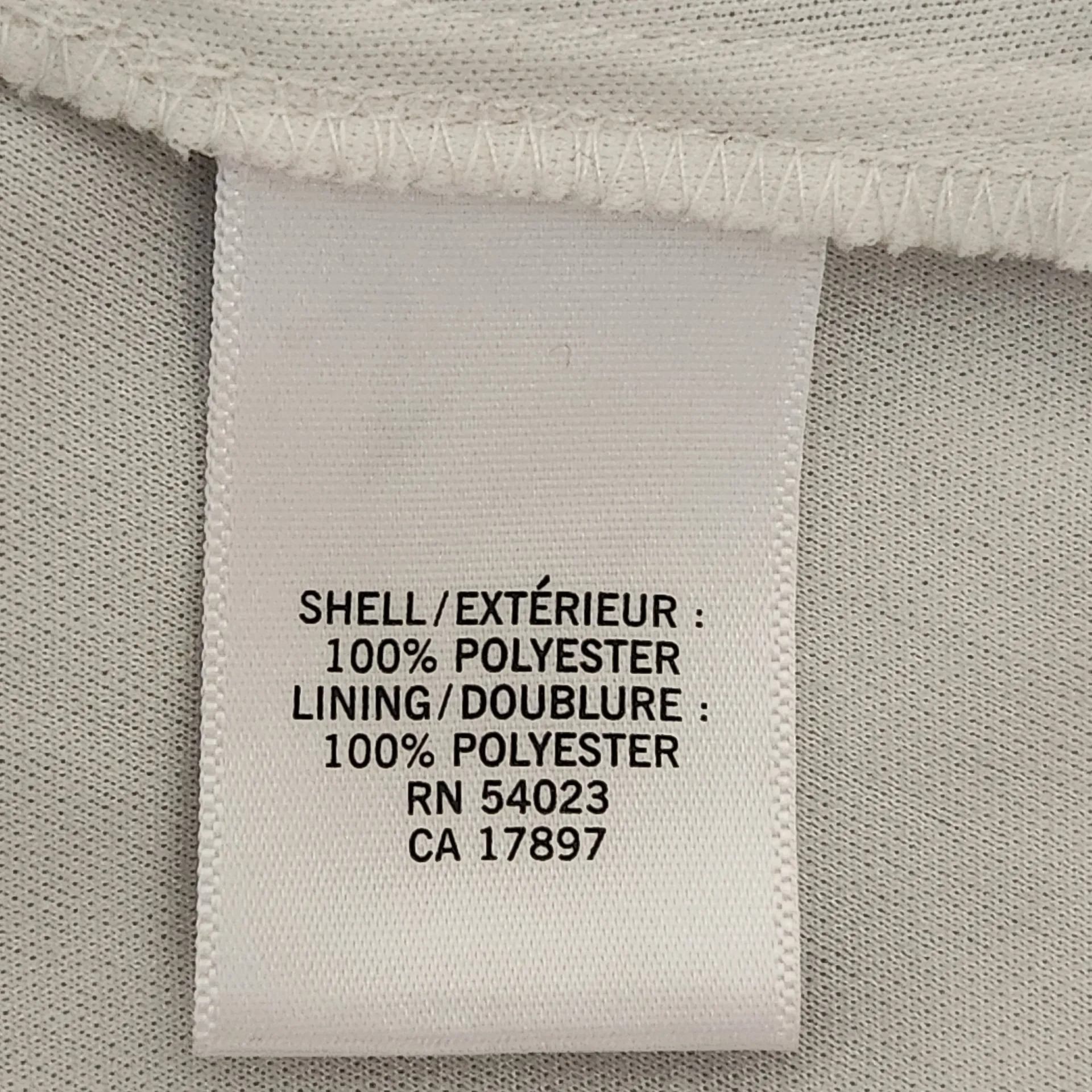 Banana Republic Gray and Taupe Zigzag Stripe Blouse Size Large - Image 8