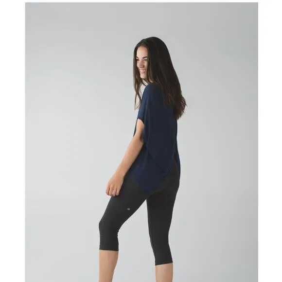 Lululemon‎ In The Flow Crop II Heathered Black Size 4 - Image 3