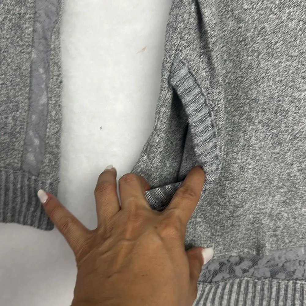 Maurices Grey V-Neck Front Pockets Lace Trim Pullover Sweater Women’s Size Small - Image 6