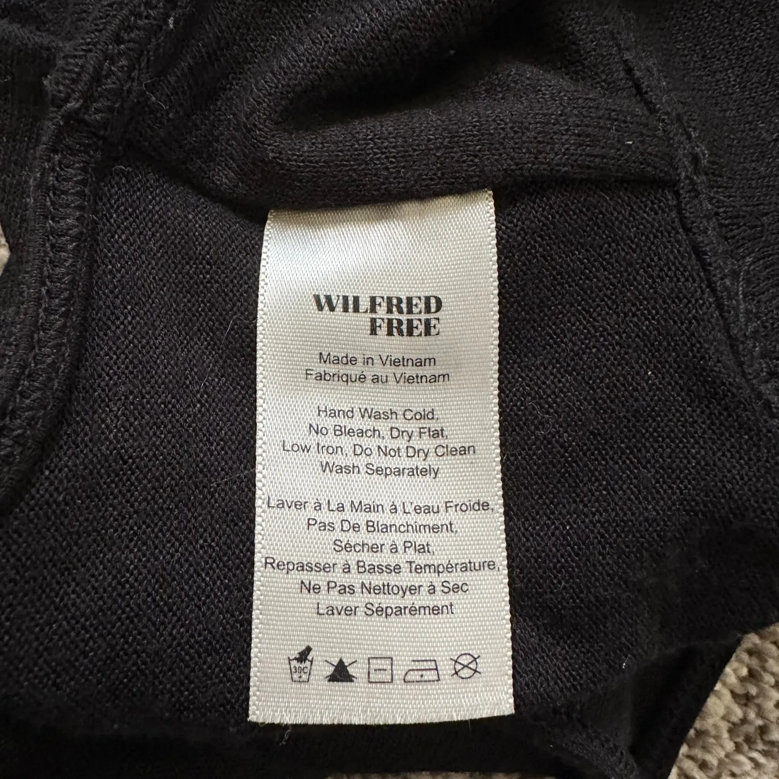 Wilfred Free black v-neck crop tank top size M - Image 8