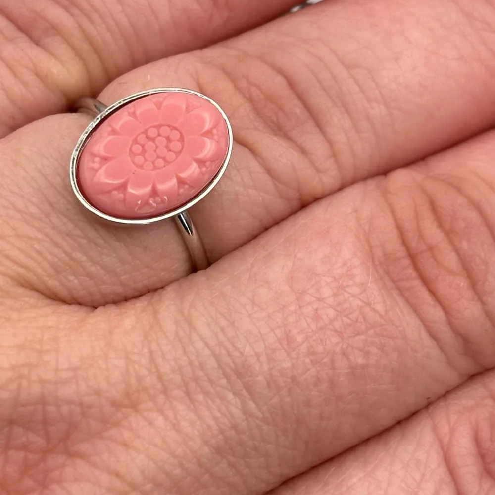 Vintage 1970s Pink Floral Sunflower Stainless Steel Ring - Image 3