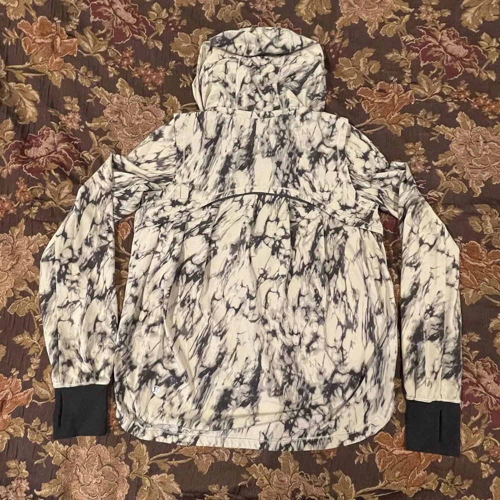 Lululemon Bring Back the Track Jacket size 6 Granite Tan Black - Image 8