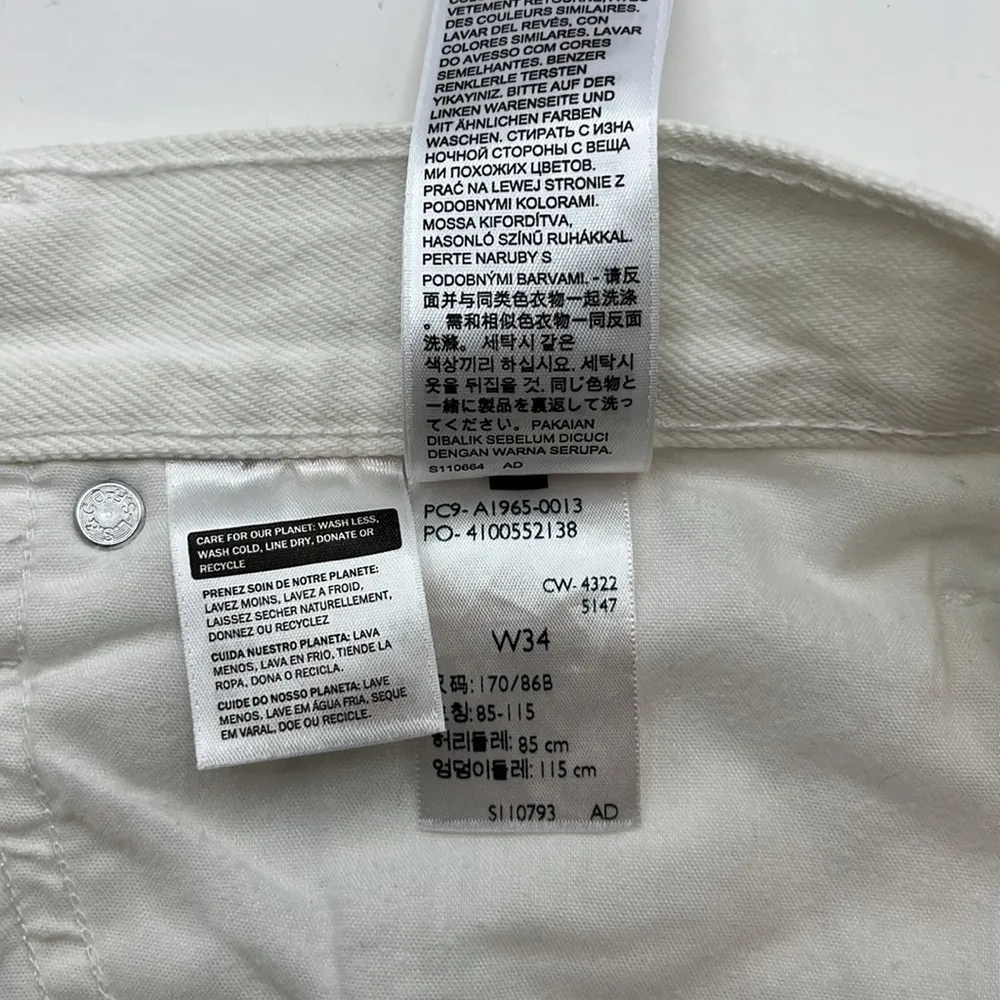 Levi’s High Waisted Mom Shorts Size 34 - Image 9