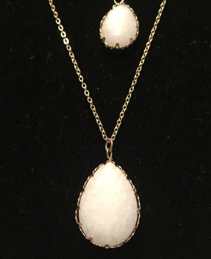 🆕 Mudd Gold and Pendant Statement Necklace - Image 2