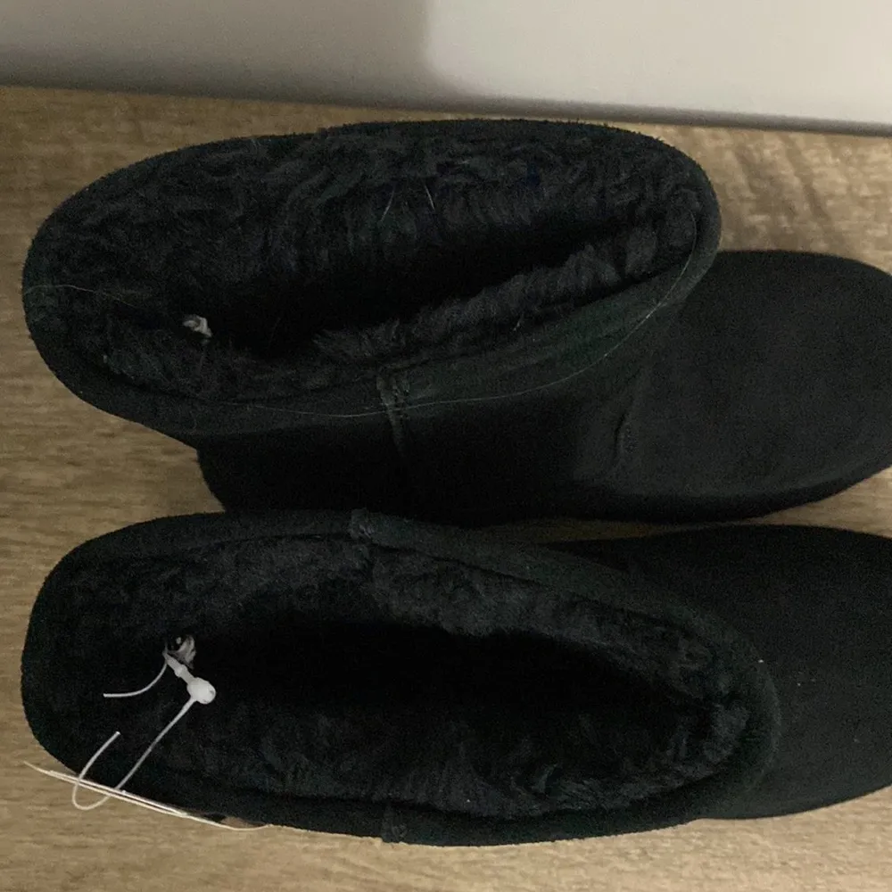 Time and Tru women’s New! Black genuine leather indoor/outdoor sole size 6 - Image 8