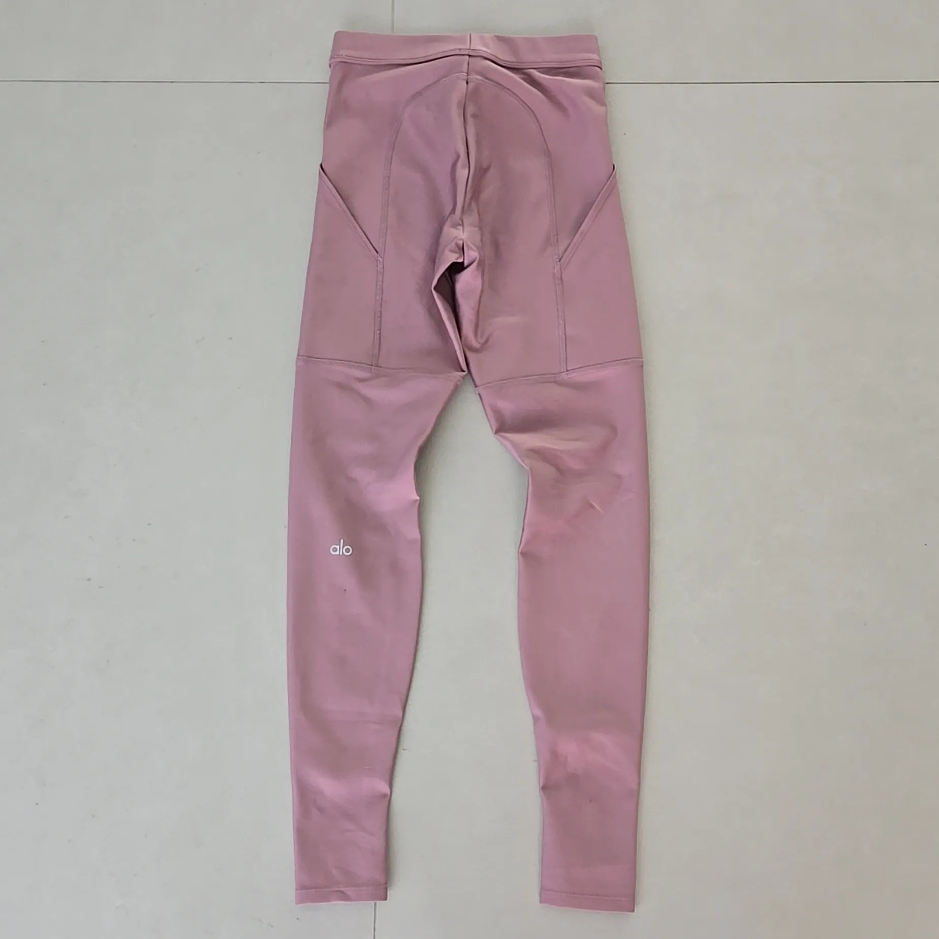 ALO Yoga Utility Pocket High Waist Leggings And Bra Set In Woodrose - Image 4