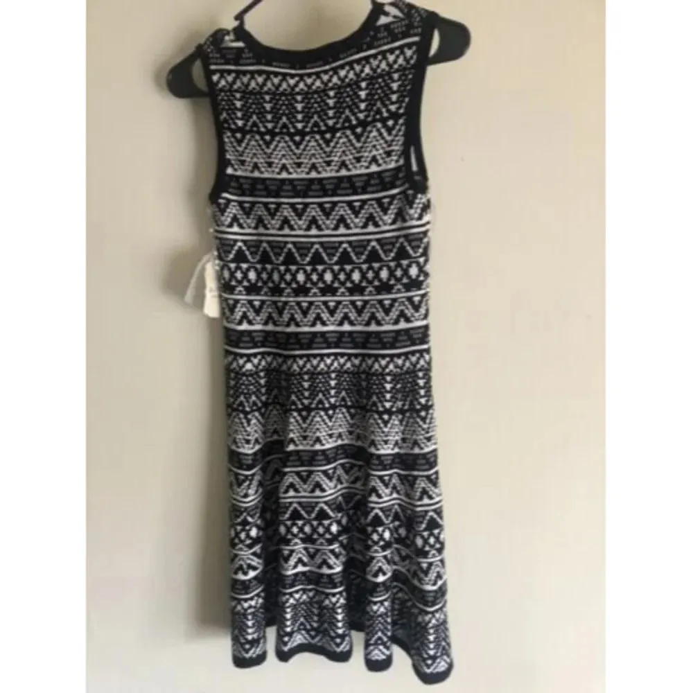 Altar’d State Women’s Sweater Dress Black/White Sleeveles Zigzag Ethnic Print - Image 2