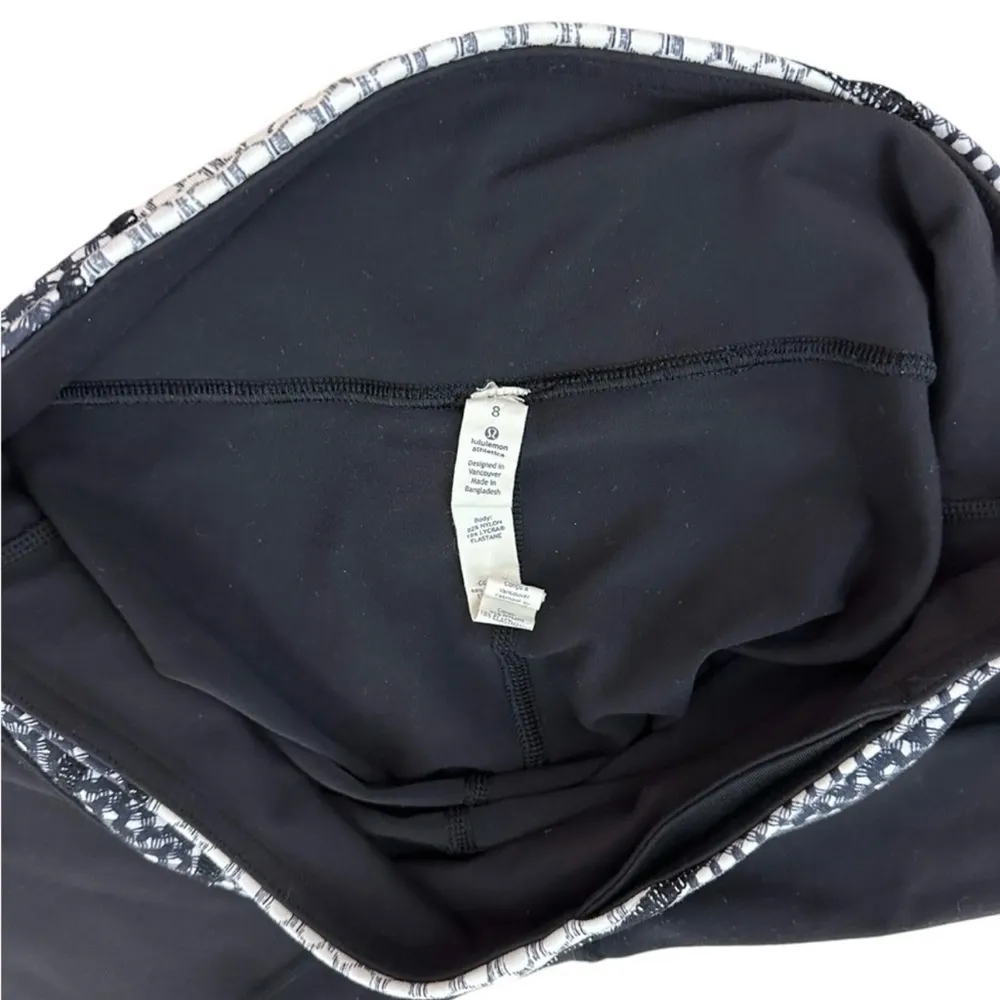 Lululemon black and white quilted luon low rise Wunder Under Crop Tights Size 8 - Image 5
