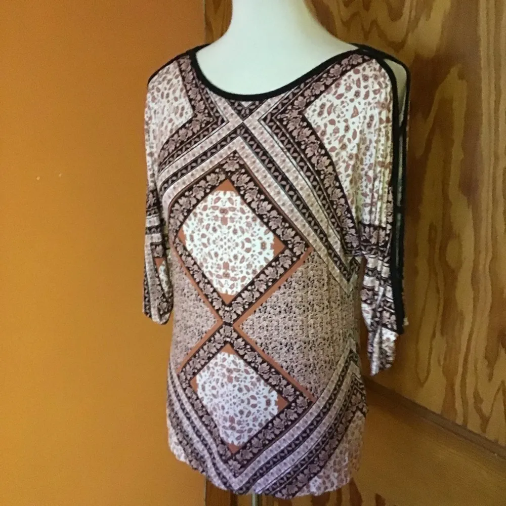 Rose & Olive patchwork print cold shoulder top - Image 6