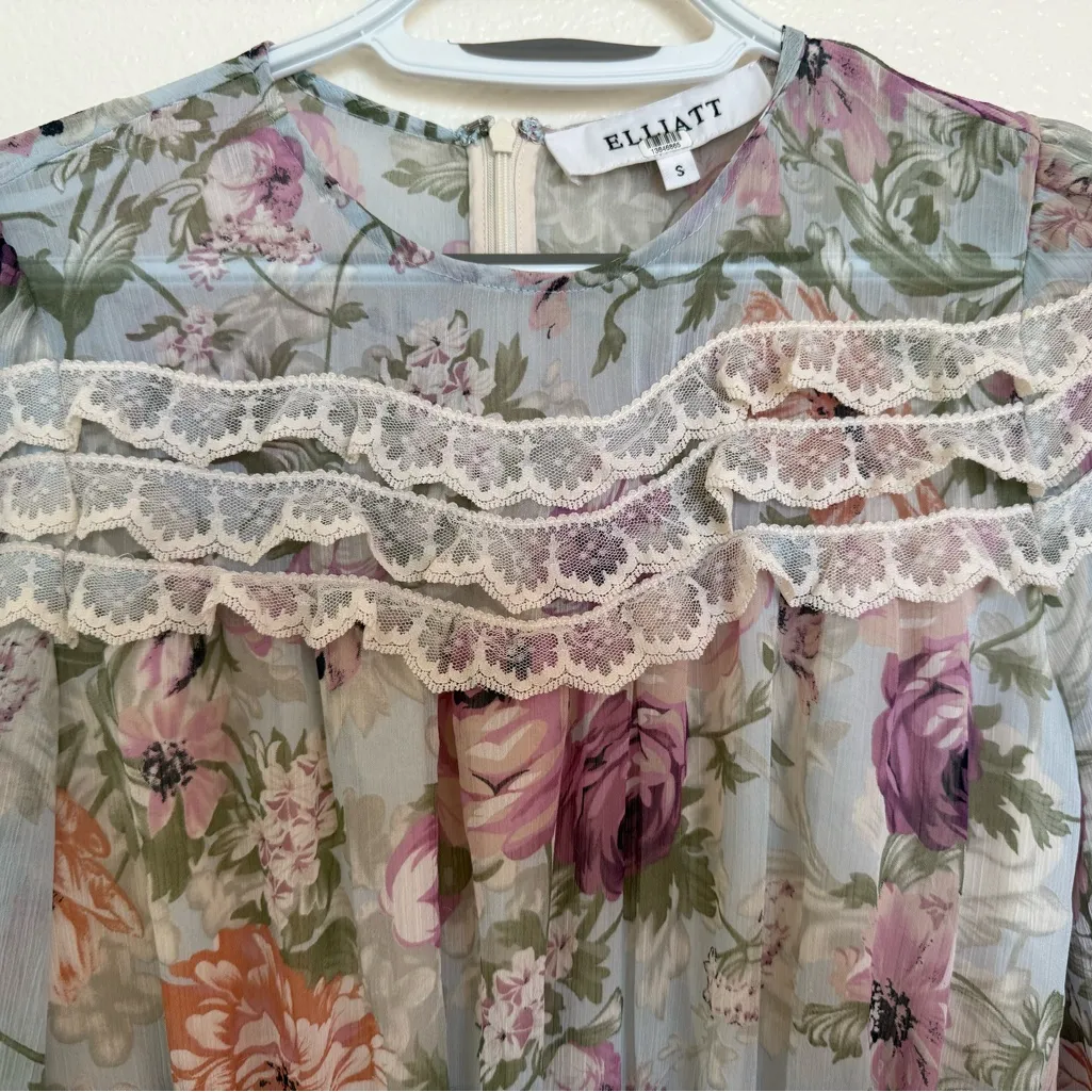 Elliatt Karishma Floral Lace Romper Small - Image 5