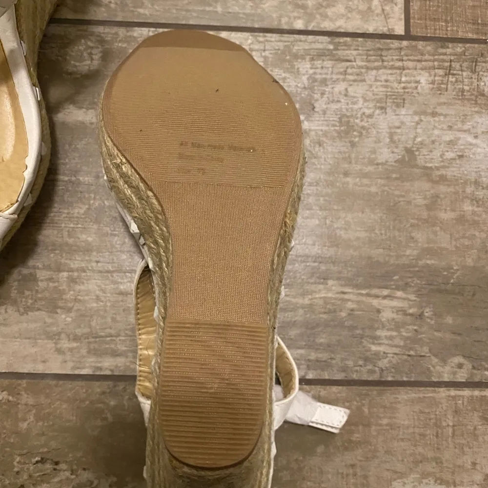 NWOT white stud platform sandals - Image 8