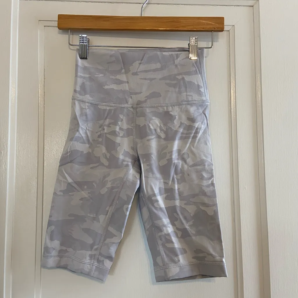 Lululemon Wunder Under ribbed shorts 10” - Image 2