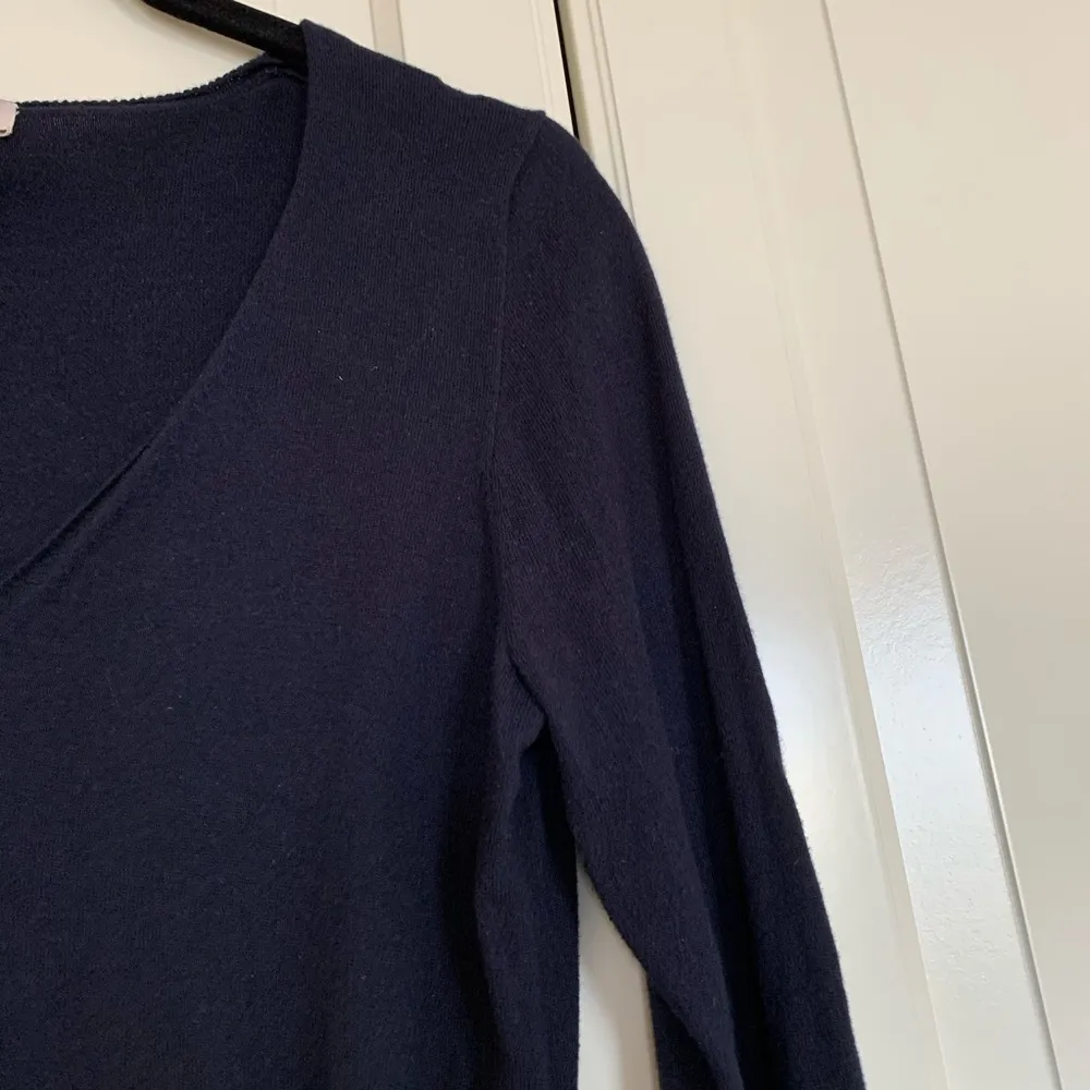 J. Crew Navy Blue V-neck Sweater XXS - Image 3